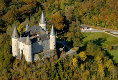 Kom het kasteel van Celles-Vêves bezoeken