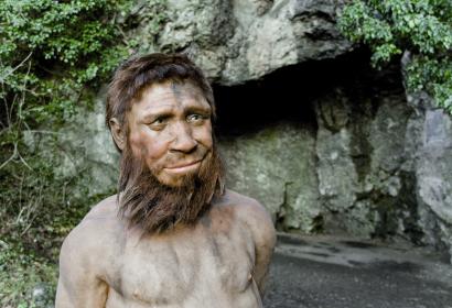 Venez découvrir la Grotte de l'Homme de Spy qui surplombe la vallée de l'Orneau