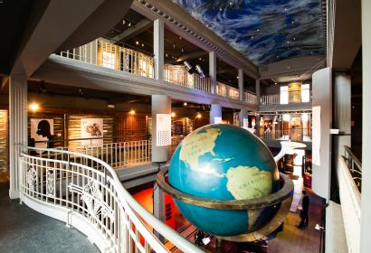 Kom alle kennis van de wereld ontdekken in het Mundaneum in Bergen