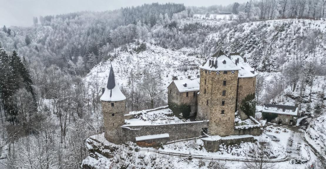 Le Château de Reinhardstein sous la neige à Ovifat dans les Hautes-Fagnes belges